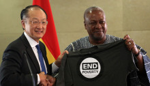 World Bank President Jim Yong Kim and Ghanaian President John Dramani Mahama discuss Ghana's work to end poverty [Photo Credit: Dominic Chavez/World Bank]